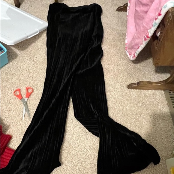 set - Picture 2 of 2